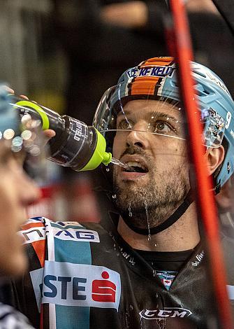Im Bild: Rick Schofield (EHC Liwest Black Wings Linz), Melasan, Eishockey, EHC Liwest Black Wings Linz vs HC Bozen