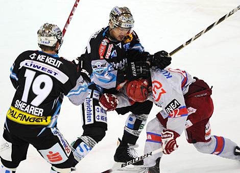 Rich Bronilla Liwest Black Wings Linz vs. Tomi Hafner HK Acroni Jesenice
