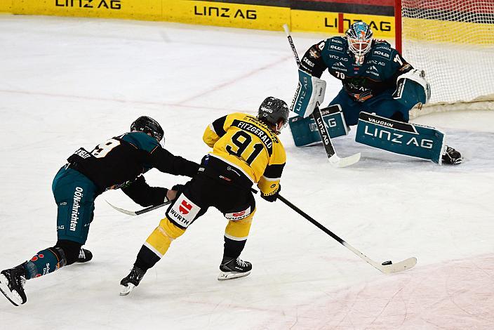 Tormann Dylan Wells (Steinbach Black Wings Linz), Gerry Robert Fitzgerald (HC Falkensteiner Pustertal), 9. Runde ICE, Steinbach Black Wings Linz vs HC Falkensteiner Pustertal, Linz AG Eisarena 