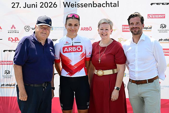 v.l. Harald J. Mayer (ÖRV, Präsident Österreichischer Radsportverband, Cycling Austria), Im Führungstrikot U23 Trikot Road Cycling League Austria Tabea Huys (AUT, Tirol Woman Cycling), Bürgermeisterin Nicole Eder, Steinbach am Attersee, Mario Rossmann (Präsident Cycling Upper Austria, Oberösterreich), Österreich Staatsmeisterschaft, Einzel - Zeitfahren, ÖSTM EZF Weißenbachtal - OÖ