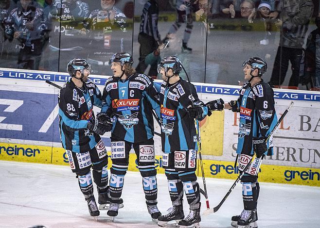 der EHC Liwest Black Wings Linz feiert ein Tor von Brian Lebler (EHC Liwest Black Wings Linz), EHC Liwest Black Wings Linz vs HCB Suedtirol Alperia