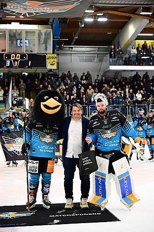 Christian Göttfried, Match Sponsor, Spieler des Abends Tormann Rasmus Tirronen (Steinbach Black Wings Linz),  17. Runde ICE, Steinbach Black Wings Linz vs Team Ferencvarosi Torna Club FTC-Telekom (HUN), Linz AG Eisarena