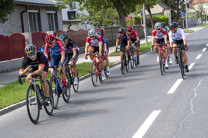 Veronika Windisch (AUT, Team Cookina ARBOE ASKOE) an der Spitze des Feldes, ÖSTM Strasse Mattersburg, Österreichische Staatsmeisterschaft U23, Elite Damen und Herren
