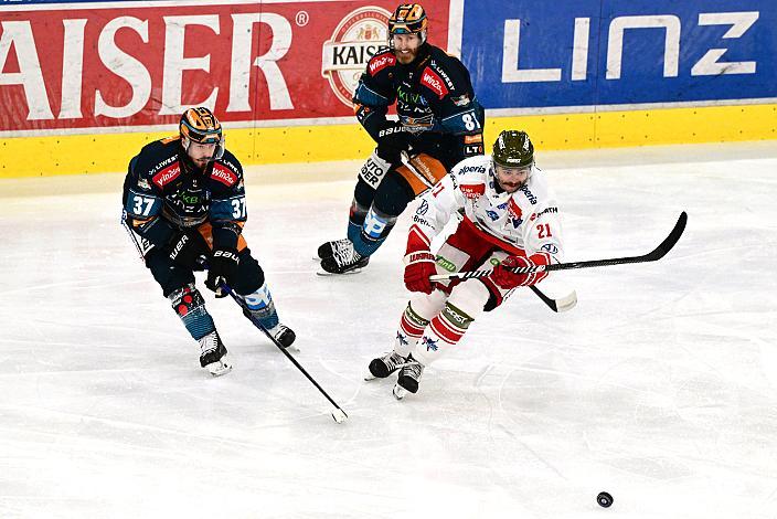 Andreas Kristler (Steinbach Black Wings Linz), Sean Collins (Steinbach Black Wings Linz), Conner Ford (HCB Suedtirol Alperia)Steinbach Black Wings Linz vs HCB Südtirol Alperia, ICE Eishockey Liga, Linz AG Eisarena