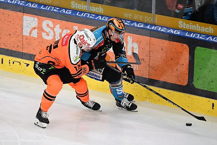 Logan Roe (Steinbach Black Wings Linz), Markus Vela (Moser Medical Graz 99ers, )Win2Day ICE Hockey League,  Steinbach Black Wings Linz vs Moser Medical Graz 99ers,  Linz AG Eisarena 