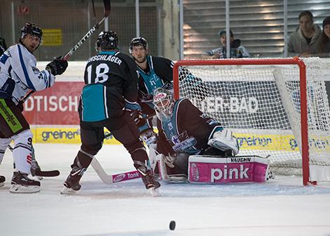 Tormann Michael Ouzas (EHC Liwest Black Wings Linz)  EHC Liwest Black Wings Linz  vs Straubing Tigers