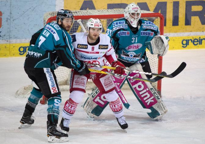 Matthew Neal (EC KAC) und Tormann Florian Janny (EHC Liwest Black Wings Linz)  EHC Liwest Black Wings Linz vs EC KAC, Pick Round