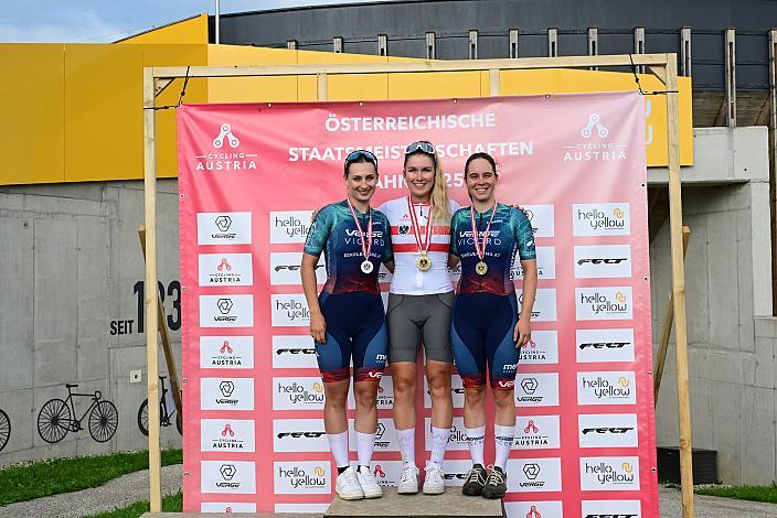 Podest Damen, 2. Platz Janine Giefing (AUT, Geizhals.at VICCRD), Leila Gschwendtner (AUT, Liv-Alula-Jayco), Maximilian Schmidbauer (AUT, WSA KTM Graz), 3. Platz Anja Vogl AUT, Geizhals.at VICCRD),  Staatsmeister Omnium , Hello Yellow Velodrom Linz, Rad Bahnstaatsmeisterschaft 2025