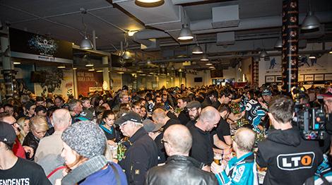Viele Fans in den VIP Räumen der Eishalle, EHC Liwest Black Wings Linz  
Viele Fans in den VIP RÃ¤umen der Eishalle, EHC Liwest Black Wings Linz  