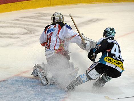 Curtis Murphy, Linz und Andy Chiodo, KAC, EHC Liwest Black Wings Linz vs. EC KAC Finale 1