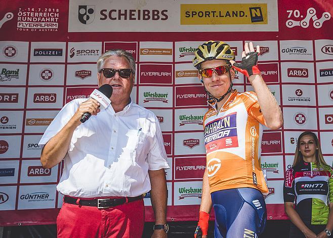 Hermann Pernsteiner (AUT, Bahrain Merida Pro Cycling Team) und Harald Mayer (Rundfahrtssprecher) , 8. Etappe Scheibbs - Wels 70. Ã–sterreich Rundfahrt 