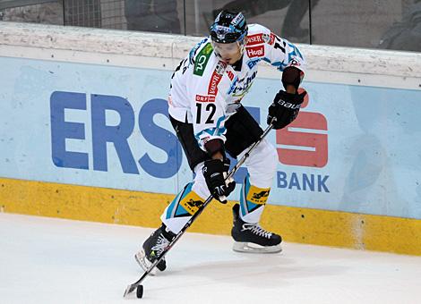#12 Rich Bronilla, Verteidiger, Liwest Black Wings Linz