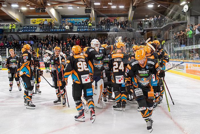 Die Steinbach Black Wings Linz feiern den Heimsieg, Steinbach Black Wings Linz vs HK SZ OLIMPIJA, bet-at-home ICE Hockey League