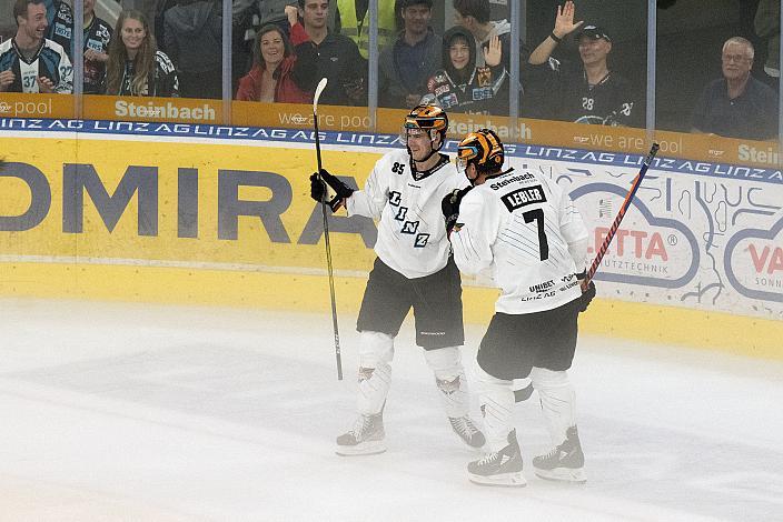 Michael Haga (Steinbach Black Wings Linz), Brian Lebler (Steinbach Black Wings Linz) feiern den Overtime Treffer Steinbach Black Wings Linz vs Eisbären Berlin,  WIn2day ICE Hockey League