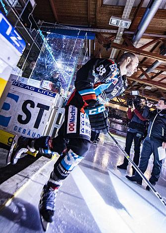 Im Bild: Intro Dan DaSilva (EHC Liwest Black Wings Linz), Eishockey,  EHC Liwest Black Wings Linz vs HC Orli Znojmo
