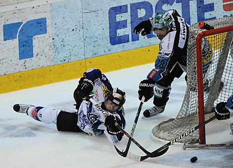 Karl Stewart Straubing und Mike Ouellette, Linz Liwest Black Wings Linz vs Straubing Tigers 