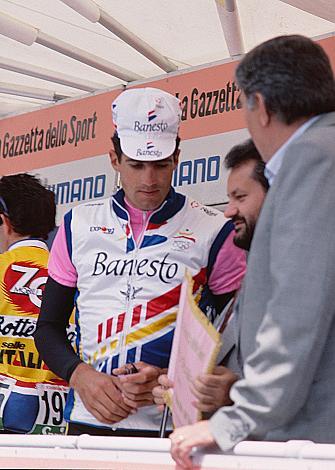 Im Rosa Trikot Miguel Indurain (ESP, Team Banesto) am Start in Riva del Garda,15. Etappe, Riva del Garda to Palazzolo sull Oglio