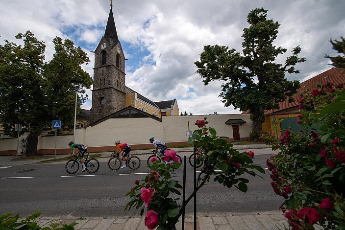Die Ausreisser mit Josef Dirnbauer (AUT, Cycling Team Schwingshandl), Tobias Nolde (GER, Benotti Berthold), Otto van Zanden (NED, Parkhotel Valkenburg), Yoshiki Terada (JPN, Bahrain Victorious Development Team), 2. Etappe Eferding - Ried im Innkreis, 15. Int. Raiffeisen OÖ-Radrundfahrt UCI Kat. 2.2