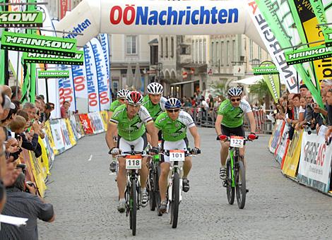 Promirennen, Gerhard Hrinkow, vor Olympiasieger Christian Hoffmann und Martin Aichholzer (Radcrosser) und Dr. Udo Schwarz. 