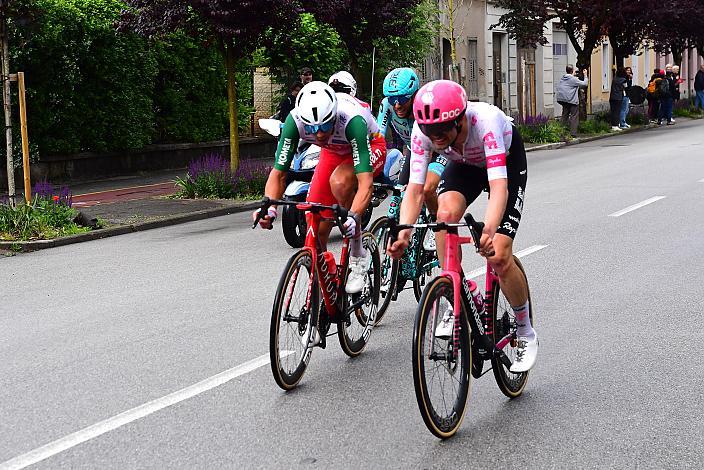 Der spätere Etappensieger Kasper Asgreen (DEN, EF Education - EasyPost), Mirco Maestri (ITA, Polti - VisitMalta)  108. Giro d Italia, Stage 14, Treviso - Gorizia (195km)
