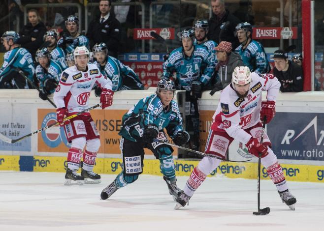 Christian Schwarzbauer (EHC Liwest Black Wings Linz) und Christoph Duller (EC KAC)  EHC Liwest Black Wings Linz vs EC KAC, Pick Round