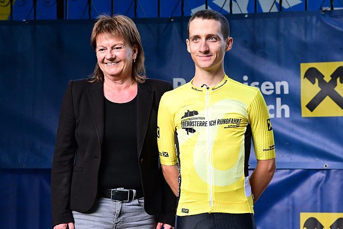 Vizebürgermeisterin Mag. Karin Hörzing, Stadt Linz, Sieger 1. Etappe Lorenzo Galimberti (ITA, Petrolike) 1. Etappe Linz - Pöstlingberg, 15. Int. Raiffeisen OÖ-Radrundfahrt UCI Kat. 2.2