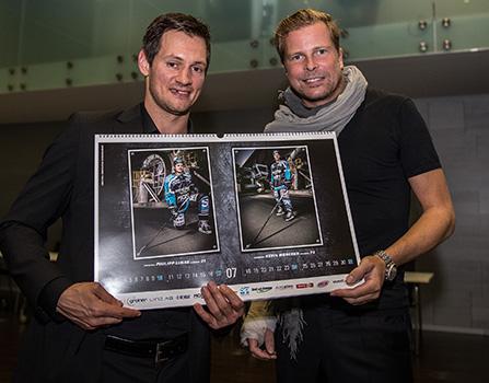 Philipp Lukas, EHC Liwest Black Wings Linz und Kalender Fotograf Matthias Witzany, Kalender Präsentation, Voest Alpine Stahlwelt
Philipp Lukas, EHC Liwest Black Wings Linz und Kalender Fotograf Matthias Witzany, Kalender PrÃ¤sentation, Voest Alpine S