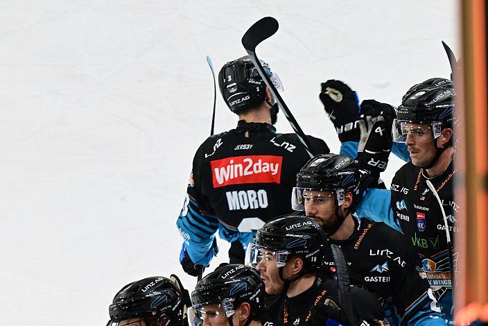 Greg Moro (Steinbach Black Wings Linz) feiert das Tor zum 3 zu 0, 45. Runde ICE, Steinbach Black Wings Linz vs FTC-Telekom, Linz AG Eisarena 