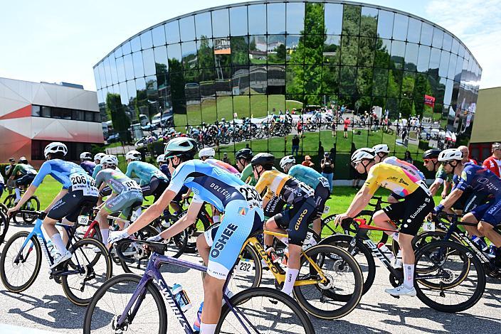 Start in St. Florian/Asten bei der Firma Backaldrin, 15. Int. Raiffeisen Oberöstereich Rundfahrt  4. Etappe St.Florian /Asten - Hinterstoder/Höss 15. Int. Raiffeisen OÖ-Radrundfahrt UCI Kat. 2.2