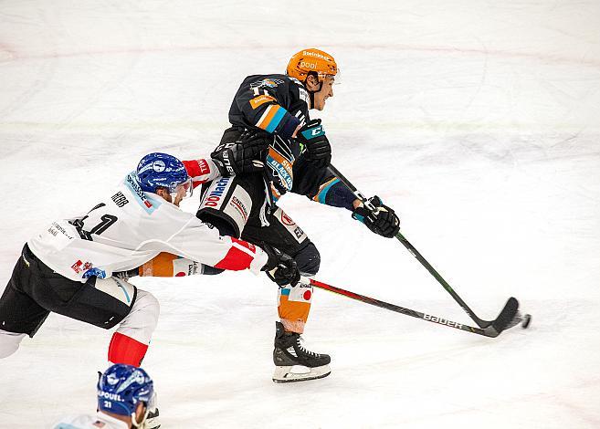 Dennis Yan (Steinbach Black Wings 1992), Samuel Michael Herr (HC Tiwag Innsbruck - Die Haie)Steinbach Black Wings 1992 vs HC TWK Innsbruck, Qualifikationsrunde, Eishockey, Bet at Home ICE Hockey League