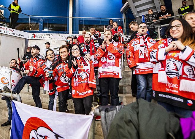 Im Bild: Znojmo Fans in Linz, Eishockey,  EHC Liwest Black Wings Linz vs HC Orli Znojmo