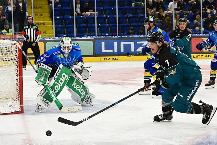 Tormann Rene Swette (EC iDM Wärmepumpen VSV), Brian Lebler (Steinbach Black Wings Linz) Testspiel Steinbach Black Wings Linz vs EC VSV, Linz AG Eisarena 