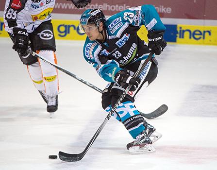 Fabio Hofer (EHC Liwest Black Wings Linz) EHC Liwest Black Wings Linz vs Dornbirner Eishockey Club