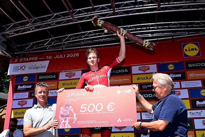 Sieger Sprint Sonderwertung Wolfgang Steinmayr, Sebastian Putz (AUT, Red Bull - Bora, Hans Grohe Rookies), Harald J. Mayer (ÖRV, Präsident Österreichischer Radsportverband, Cycling Austria),  3. Etappe von Lienz nach St. Johann Alpendorf, 188km, Tour of Austria