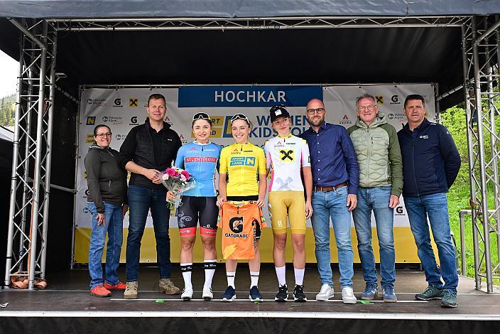 Die Ehrengäste mit den Trikotgewinnerinnen Elisa Winter (AUT, Wheel Divas Cycling Team), Gesamtsiegerin Malwina Mul (POL, MAT Atom Deweloper Wroclaw), Karolina Spicarova (CZE, VIF Cycling Team) Ybbsitz - Hochkar,,  4. Etappe Sportland NOE WOMEN Tour