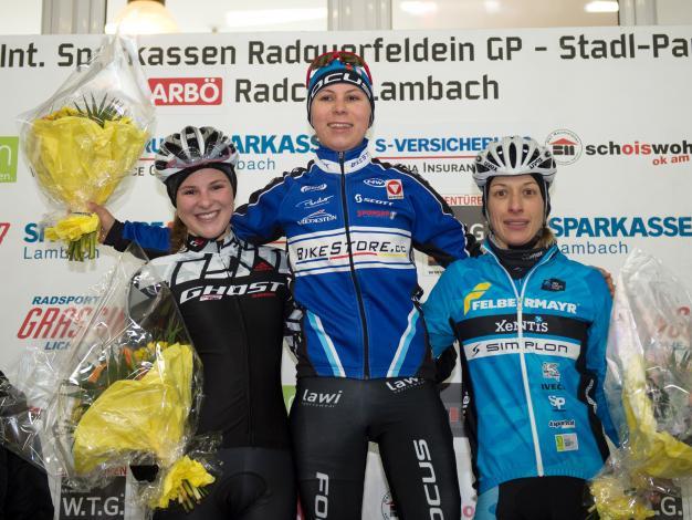 v.l. Lisa Pasteiner (AUT. GHOST Factory Racing), Nadja Heigl (AUT, Sportunion Bikestore.cc Team), Silke Mair (AUT, RC ARBÖ Felbermayr Wels)
v.l. Lisa Pasteiner (AUT. GHOST Factory Racing), Nadja Heigl (AUT, Sportunion Bikestore.cc Team), Silke Mair (