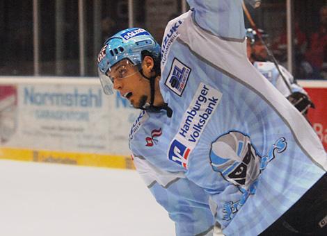 #33 Christoph Brandner, AUT, Stuermer, Hamburg Freezers jubelt ueber sein Tor zum 2 zu 0.