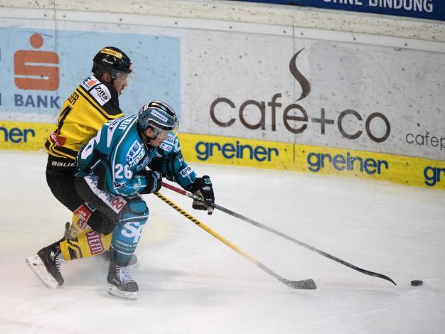 Rob Hisey (EHC Liwest Black Wings Linz) und Jamie Fraser (UPC Vienna Capitals) EHC Liwest Black Wings Linz vs UPC Vienna Capitals, Pick Round