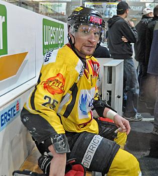 Benoit Gratton, Vienna Capitals auf der Strafbank, EHC Liwest Black Wings Linz vs. UPC Vienna Capitals, Viertelfinale