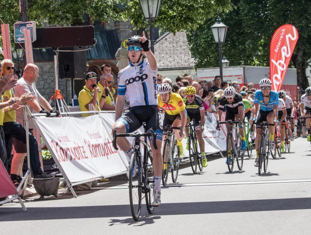  August Jensen (NOR, Team Coop) gewinnt in Aigen 