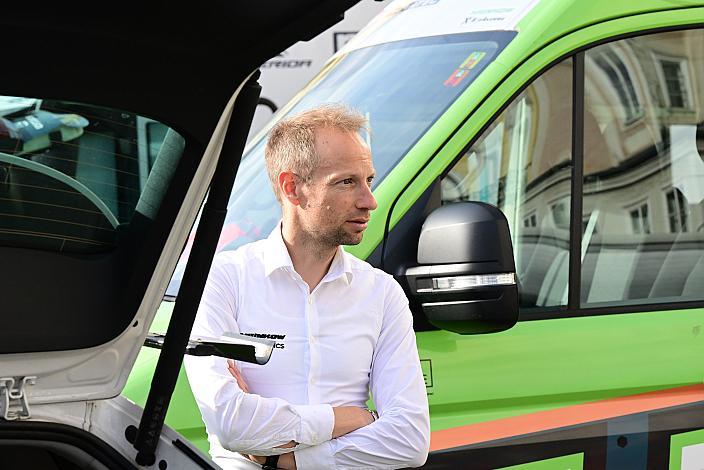 Sportlicher Leiter Matej Mugerli (SLO, Hrinkow Advarics) Sieger 1. Etappe Lorenzo Galimberti (ITA, Petrolike) 1. Etappe Linz - Pöstlingberg, 15. Int. Raiffeisen OÖ-Radrundfahrt UCI Kat. 2.2