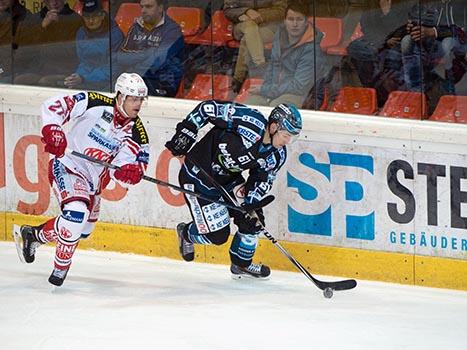 Patrick Spannring, Linz und Thomas Hundertpfund, KAC, EHC Liwest Black Wings Linz vs EC KAC