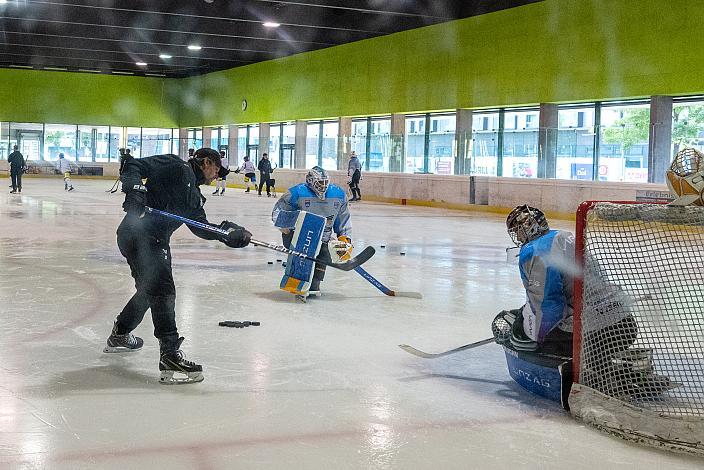Assistant Coach und Tormann Trainer Jürgen Penker (Steinbach Black Wings Linz),  (Steinbach Black Wings Linz) Erstes Eistraining, Steinbach Black Wings Linz , Linz AG Eisarena 