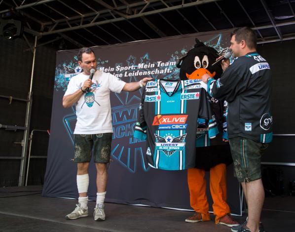 Das neue Trikot, Ramba Zamba, Spielerpräsentation EHC Liwest Black Wings Linz  
Das neue Trikot, Ramba Zamba, SpielerprÃ¤sentation EHC Liwest Black Wings Linz  
