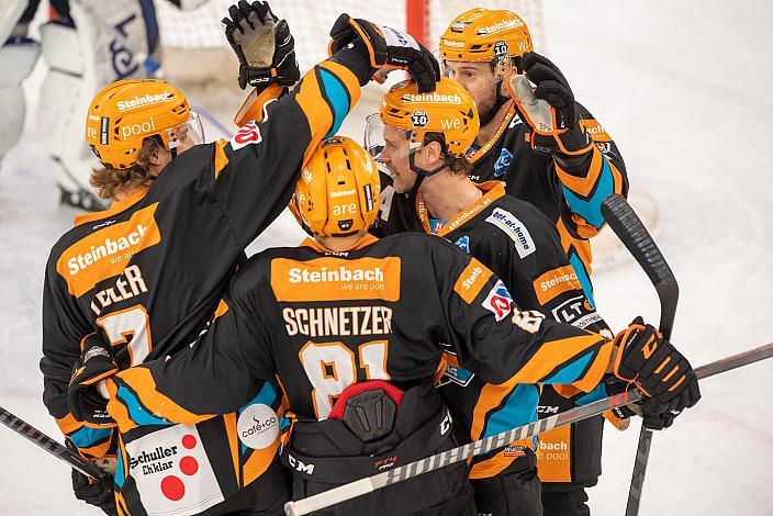 Die Steinbach Black Wings Linz feiern das Tor zum 3 zu o von Stefan Gaffal (Steinbach Black Wings Linz) Steinbach Black Wings Linz vs EC GRAND IMMO VSV, bet-at-home ICE Hockey League
