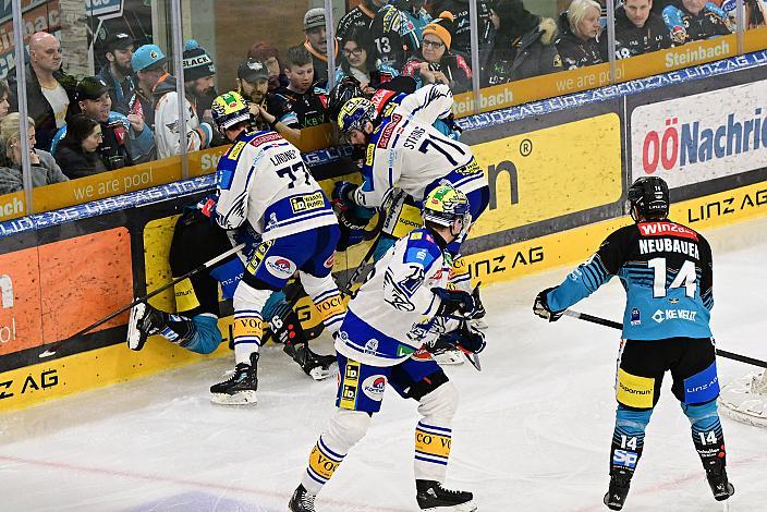 Luka Maver (Steinbach Black Wings Linz), Philipp Lindner (EC iDM Wärmepumpen VSV), Steven Strong (EC iDM Wärmepumpen VSV), Spiel 2 Pre-Playoffs,  ICE, Steinbach Black Wings Linz vs EC iDM Wärmepumpen VSV, Linz AG Eisarena 